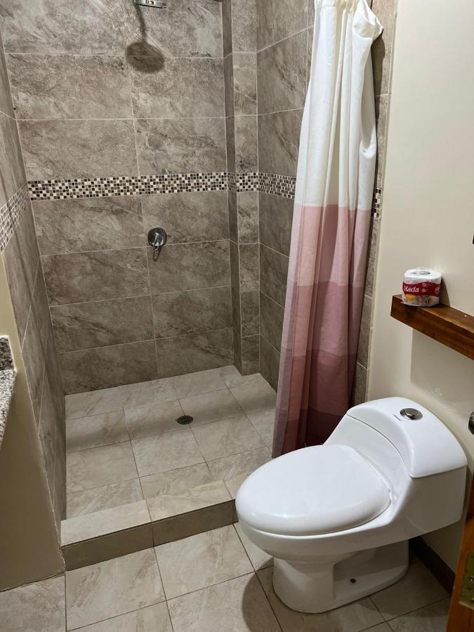 Hotel Berlin International Puerto López Екстериор снимка