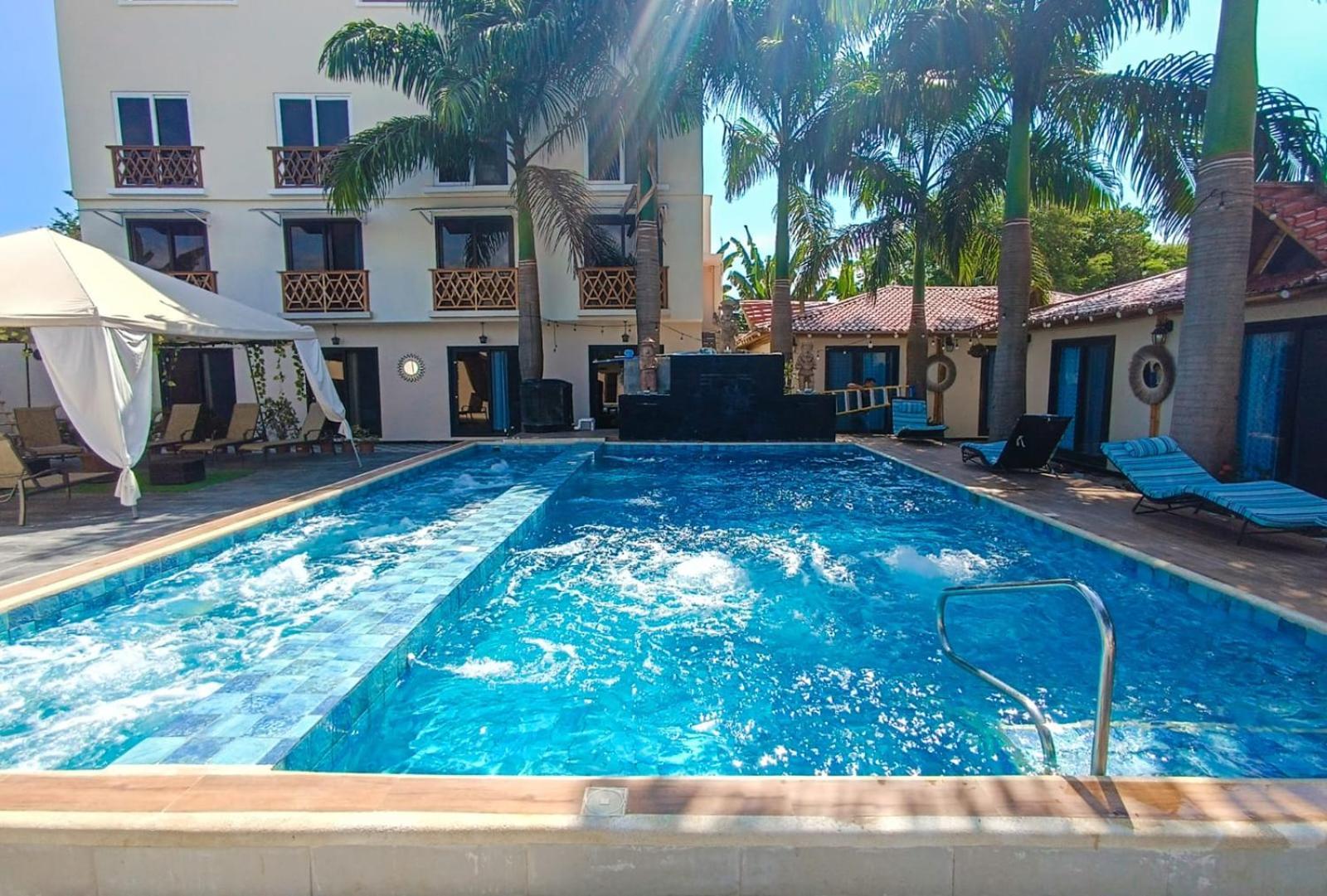 Hotel Berlin International Puerto López Екстериор снимка