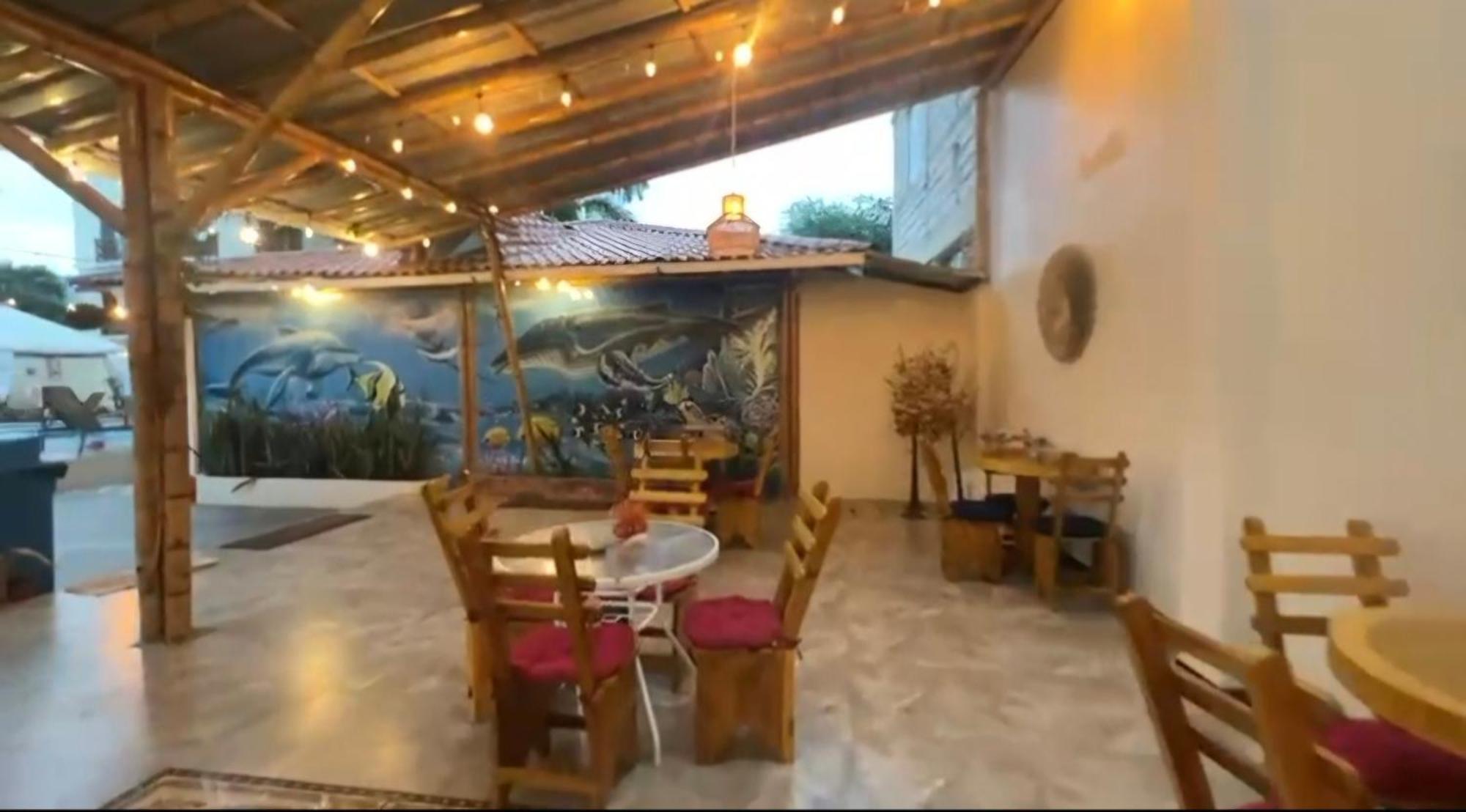 Hotel Berlin International Puerto López Екстериор снимка