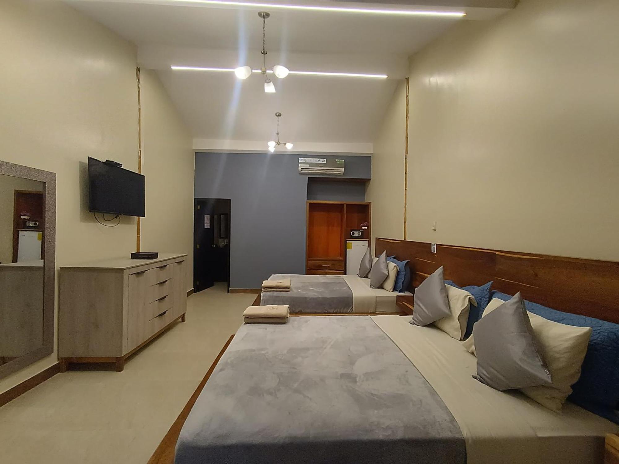 Hotel Berlin International Puerto López Екстериор снимка